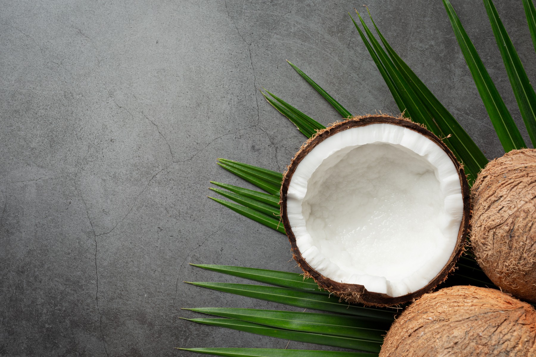 7 Amazing Health Benefits of Coconuts – From Meat to Milk